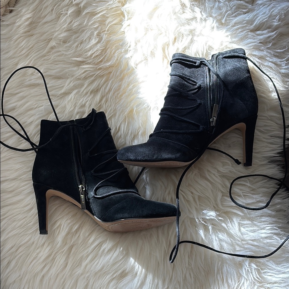 Excellent condition Vince Camuto heeled boot